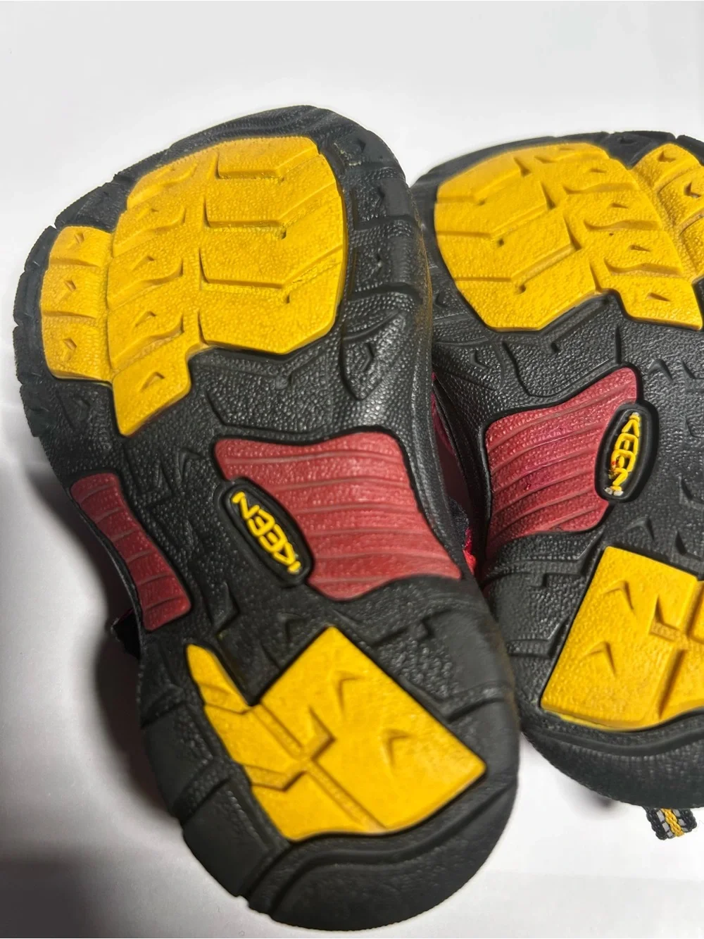 KEEN Newport H2 Toddler Sandals Size 4 Red Black Yellow Preowned Great Condition